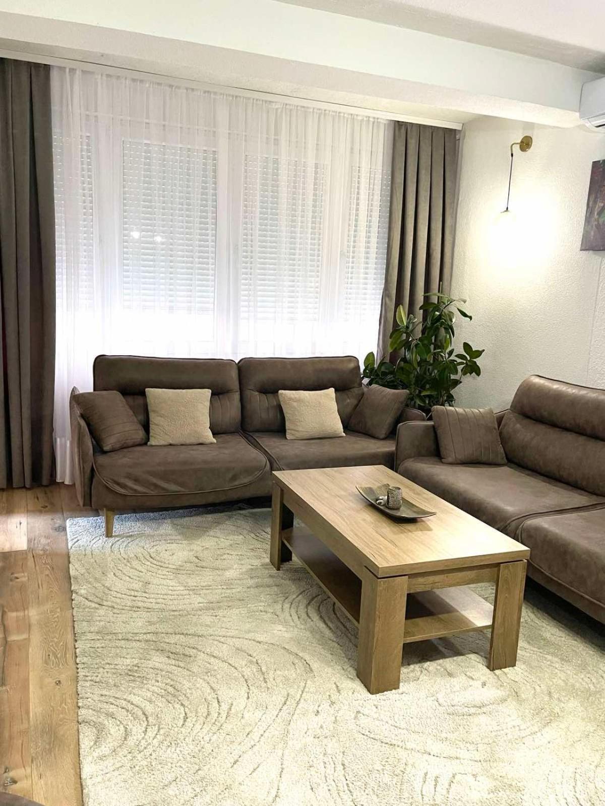Nesi Apartmenti Prishtinë Exterior photo